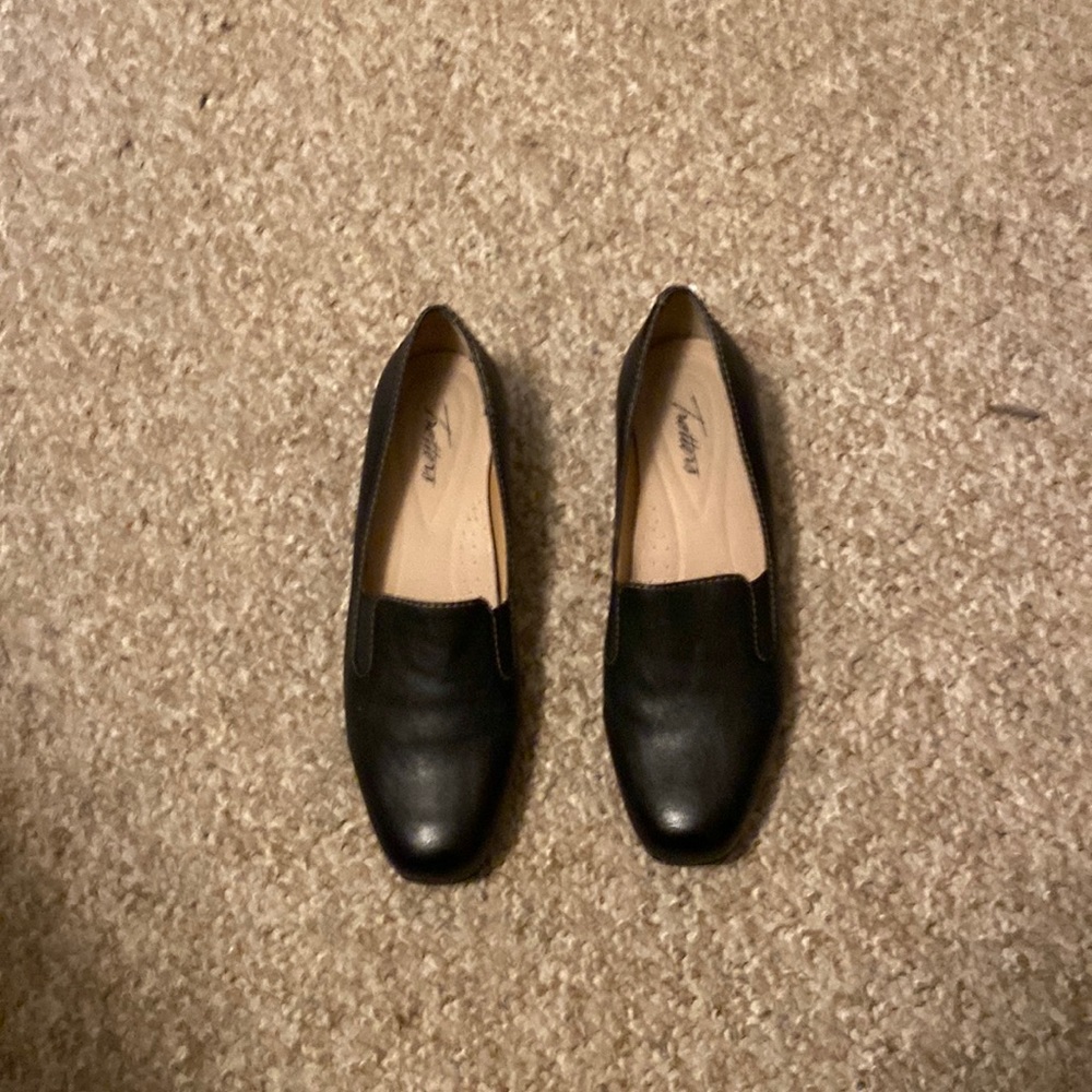 Black Trotters shoes size 10M